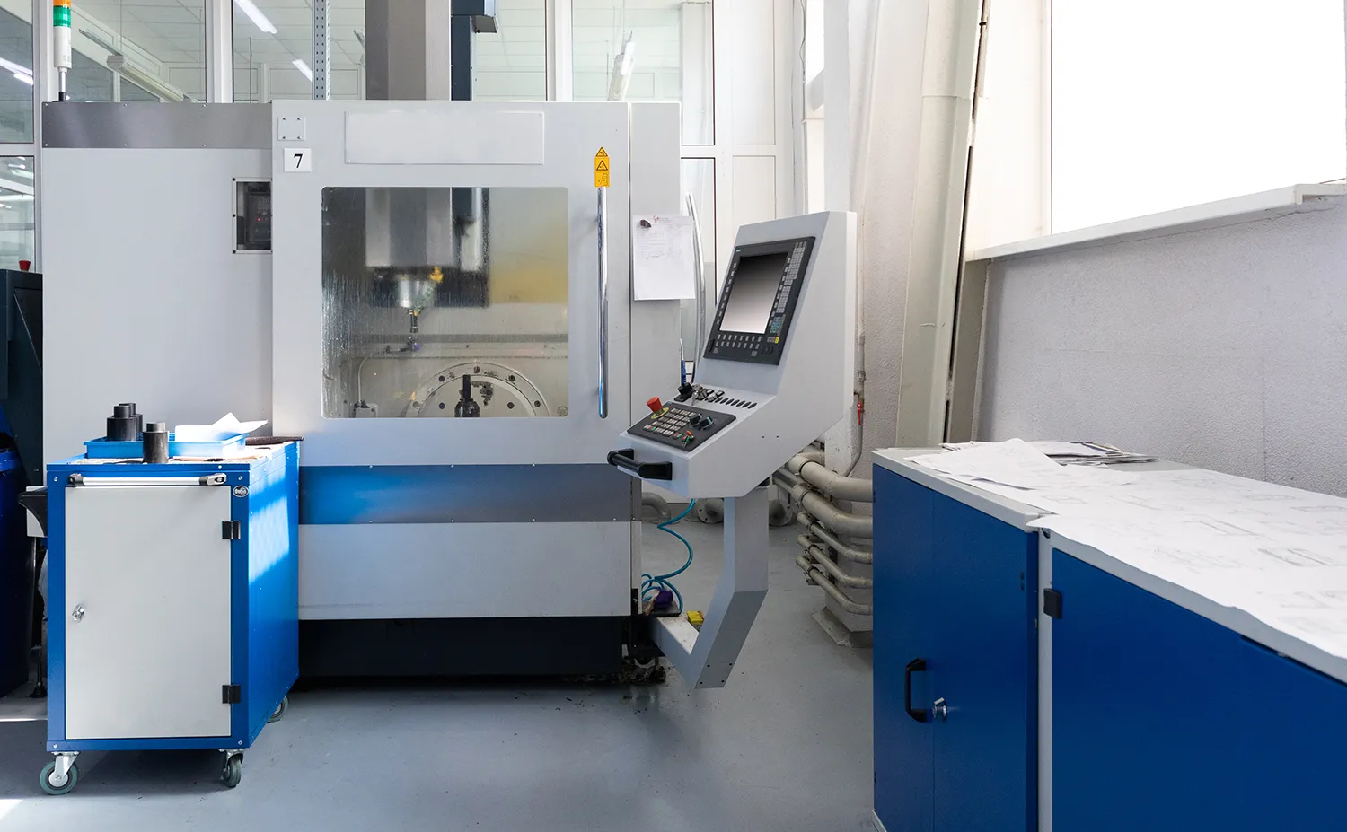 Macchina a controllo numerico per lavorazioni di microforatura